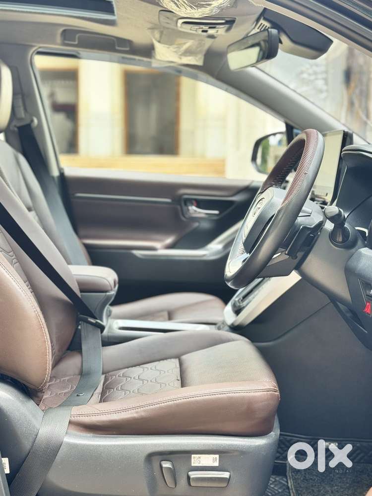 Toyota Innova Hycross 2.0 Zx Hybrid 7 Str, 2024, Petrol