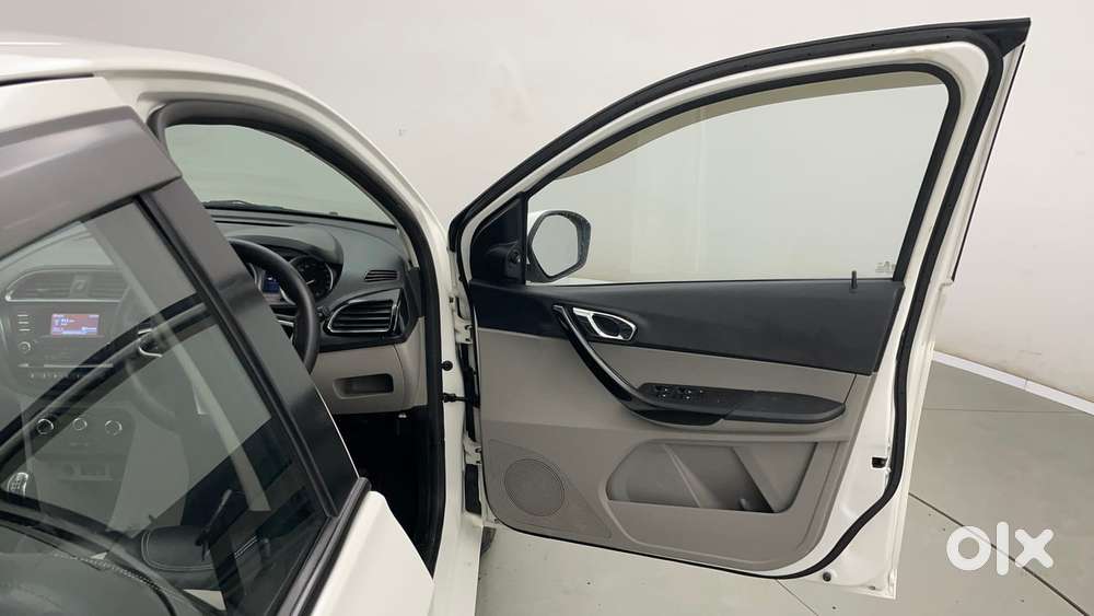 Tata Tiago Xz, 2016, Petrol