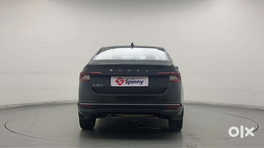 Skoda Slavia Style 1.0l Tsi Mt, 2023, Petrol