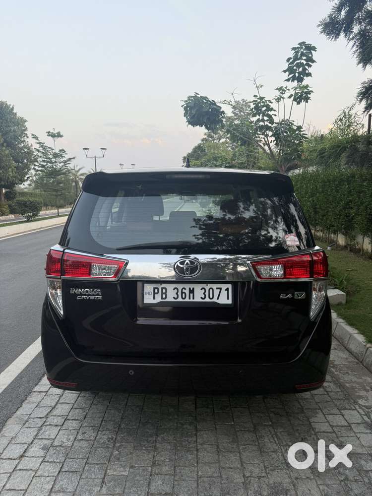 Toyota Innova Crysta 2.4 V 8 Str, 2016, Diesel