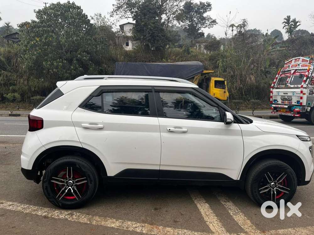 Hyundai Venue 2022 Petrol 80000 Km Driven