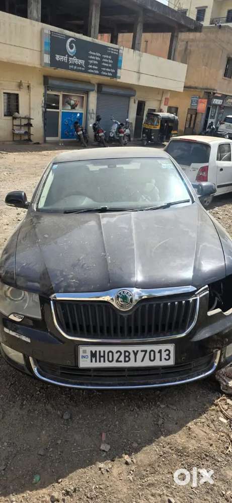 Skoda Superb 2009 Diesel Well Maintained An The Headlight Is In Little