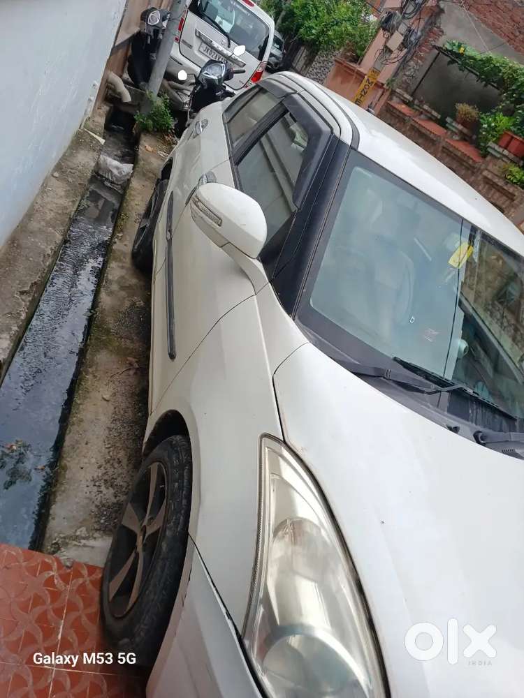 Maruti Suzuki Dzire 1.2 Vxi 2013