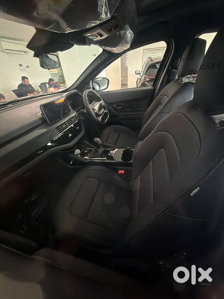 Tata Safari Adventure 2026 Dark Edition