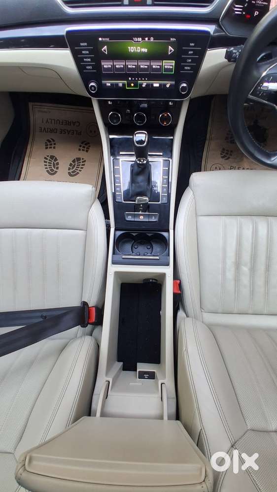 Skoda Superb 2.0 L&k Tsi At, 2022, Petrol