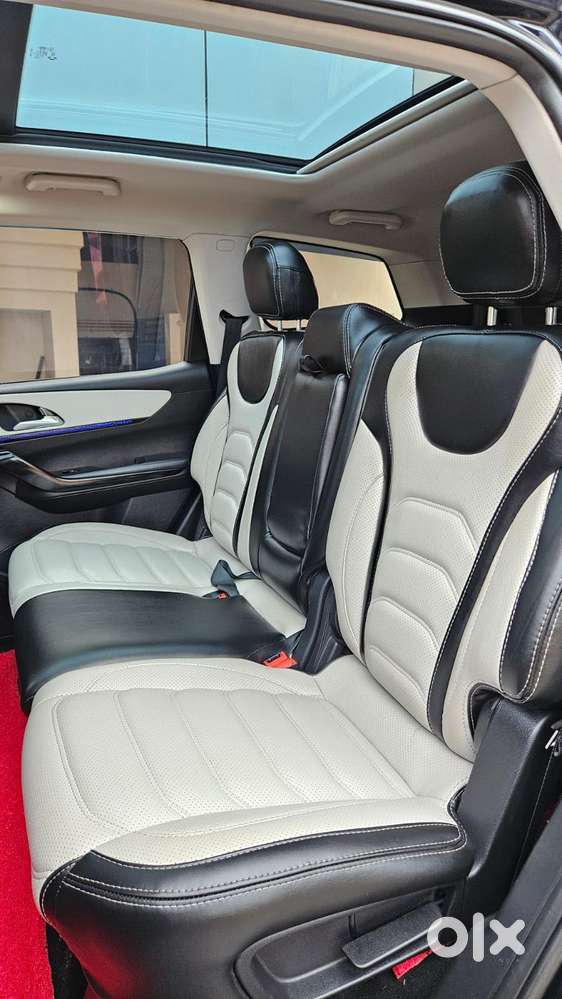 Mahindra Xuv700 2.2 Ax 7 Diesel At Str, 2025, Diesel