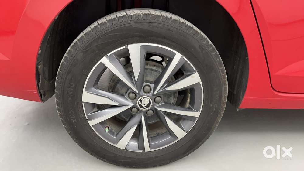 Skoda Slavia Style 1.0l Tsi At, 2024, Petrol