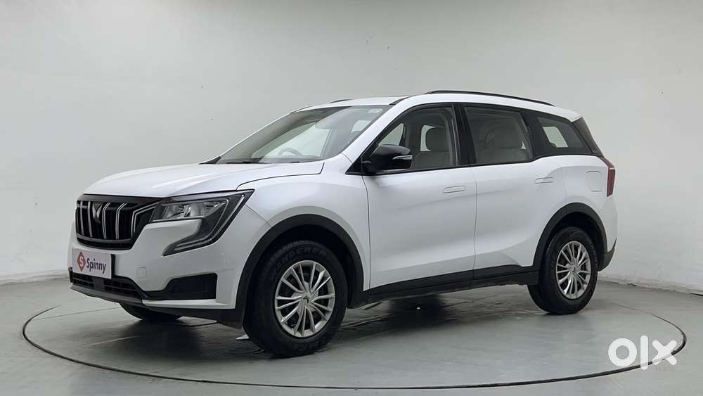 Mahindra Xuv700 2.0 Ax 5 Petrol Mt 7 Str, 2024, Petrol