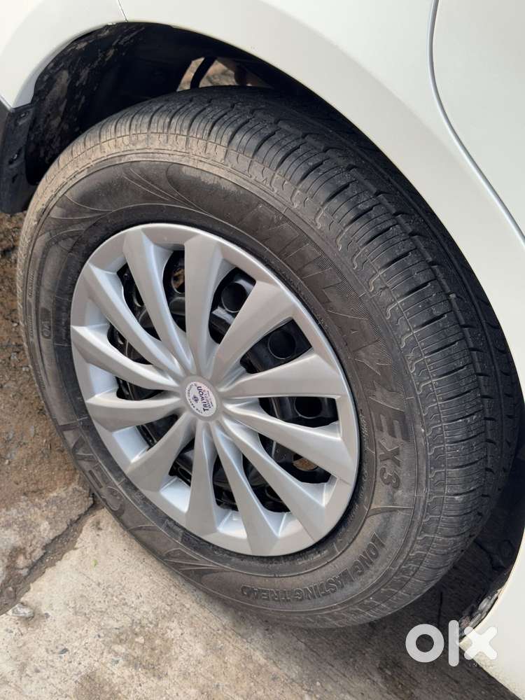 Maruti Suzuki Swift Dzire Lxi Optional-o, 2016, Petrol