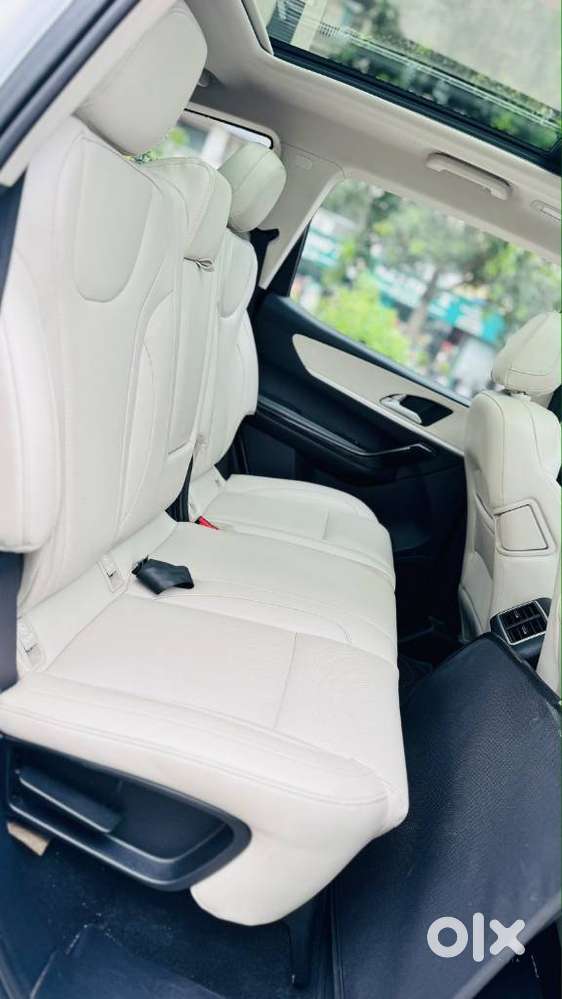 Mahindra Xuv700 2.2 Ax 7 Diesel At Luxury Pack Str Awd, 2022, Diesel