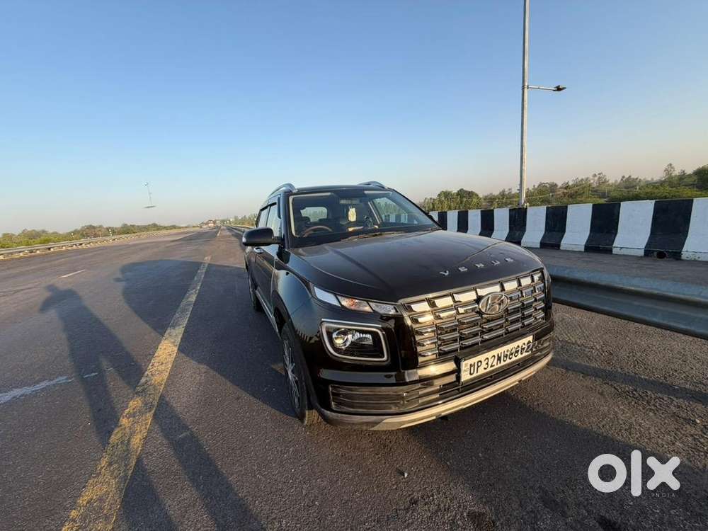 Hyundai Venue 2023 Petrol 14000 Km Driven
