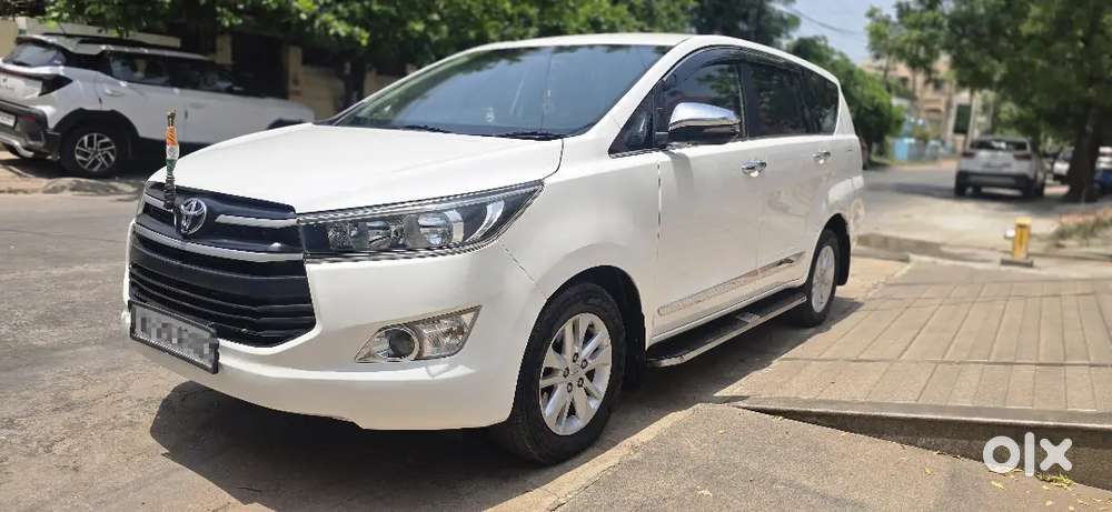 Toyota Innova Crysta 2020 G 8 Setter (showroom Track)
