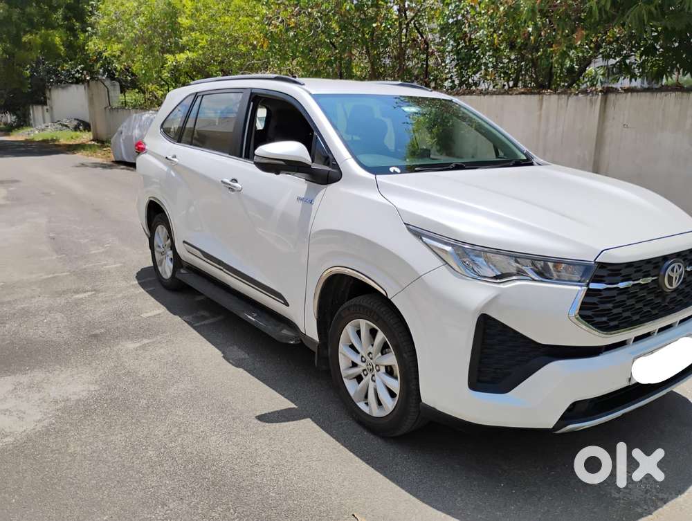Toyota Innova Hycross 2.0 VX Hybrid 7 STR, 2023, Petrol