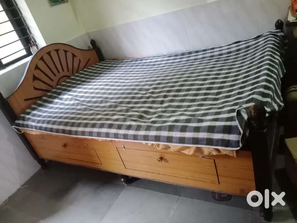4x6 woodan bed