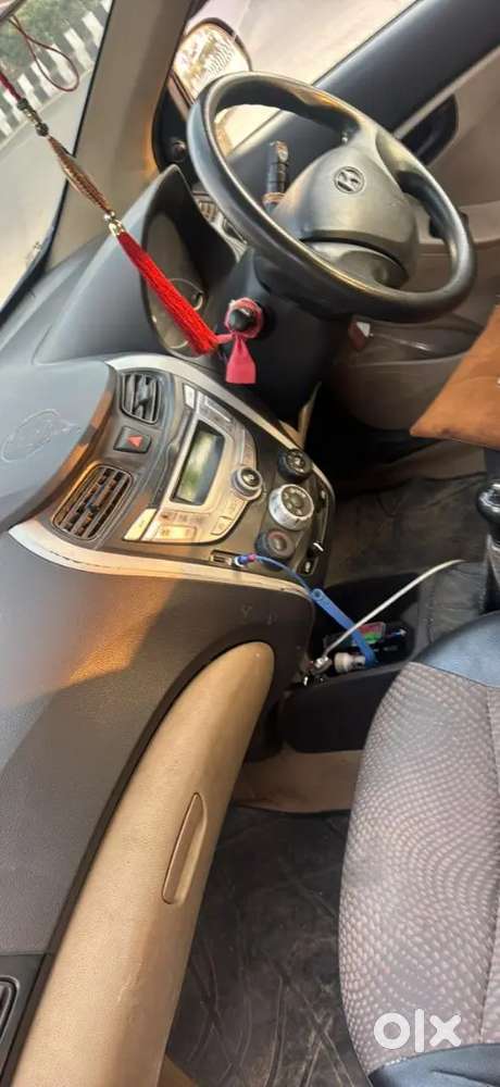 Eon Gadi H Taxi Me Hai  180000 Km Chali Huyi H