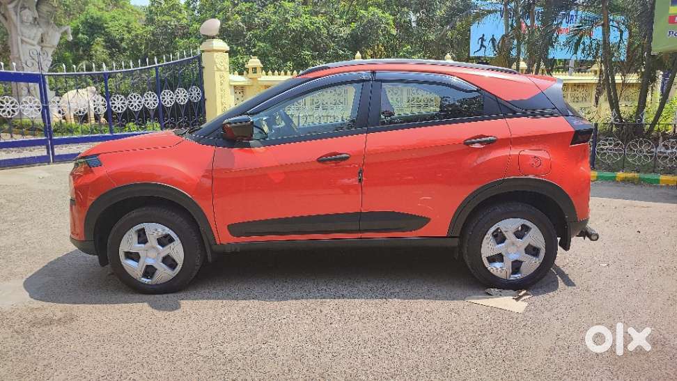 Tata Nexon Pure (s) 1.2 Petrol 6amt, 2024, Petrol
