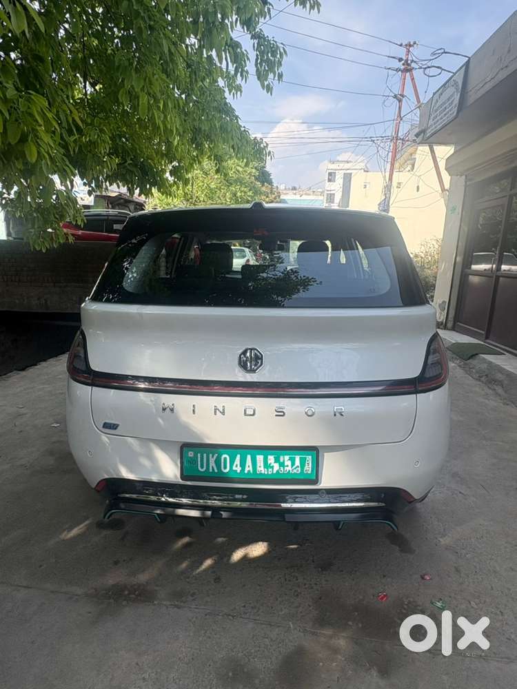 Mg Windsor Ev 2024 Electric 20000 Km Driven