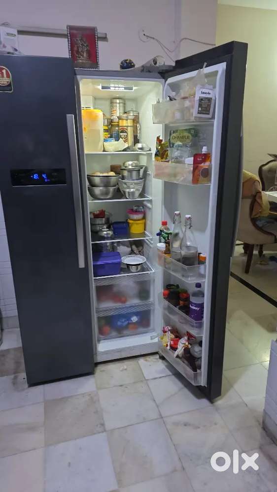 600 L refrigerator in excellent condition