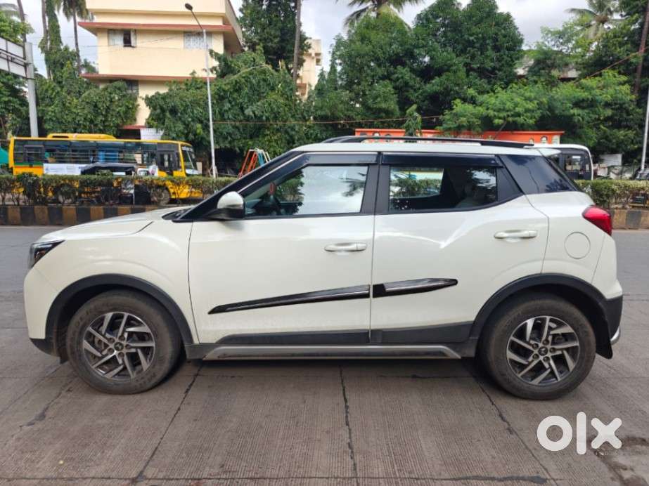 Mahindra Xuv300 1.2 W8 (o) Amt Petrol, 2023, Petrol