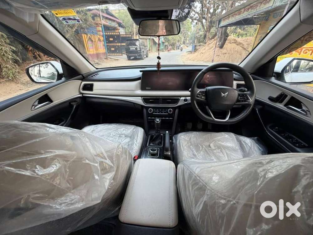 Mahindra Xuv700 2.2 Ax 7 Diesel Mt Luxury Pack Str, 2025, Diesel