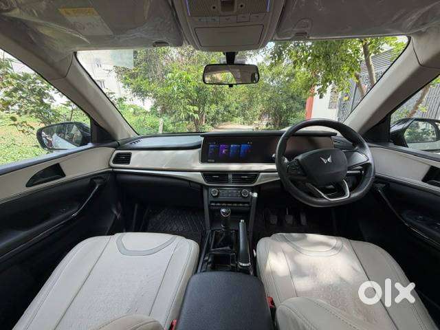 Mahindra Xuv700 Ax5 Diesel Manual 7-seater 2022  Single Owner