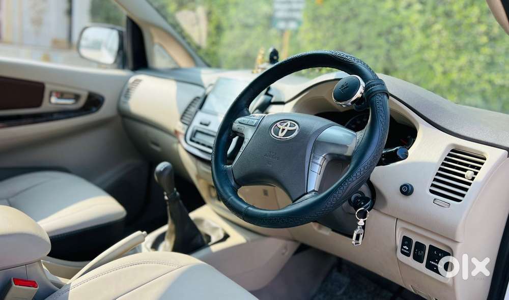 Toyota Innova 2.5 V 8 Str, 2014, Diesel