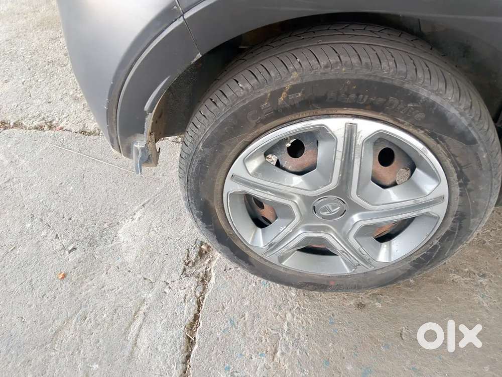 4 Tyre New Bilkul Sahi Hai Ok Sarvic Abhi Karvayi H And 2 Chimte New H