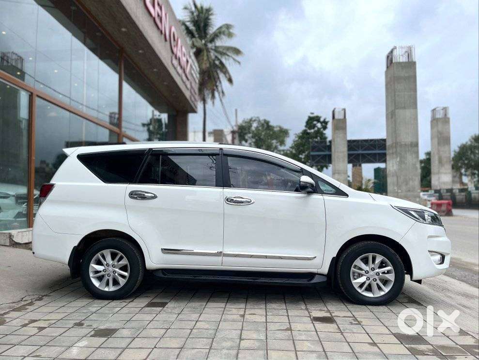 Toyota Innova Crysta 2.4 G Mt 7 Str, 2023, Diesel