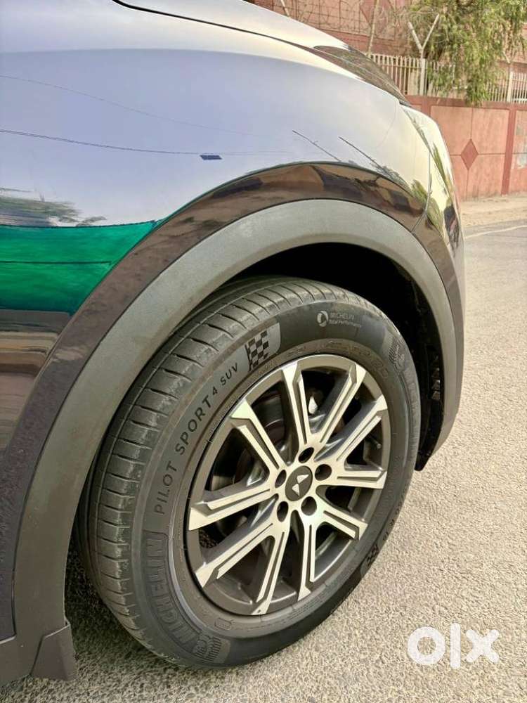 Mahindra Xuv700 2.2 Ax 7 Diesel At Luxury Pack Str, 2022, Diesel
