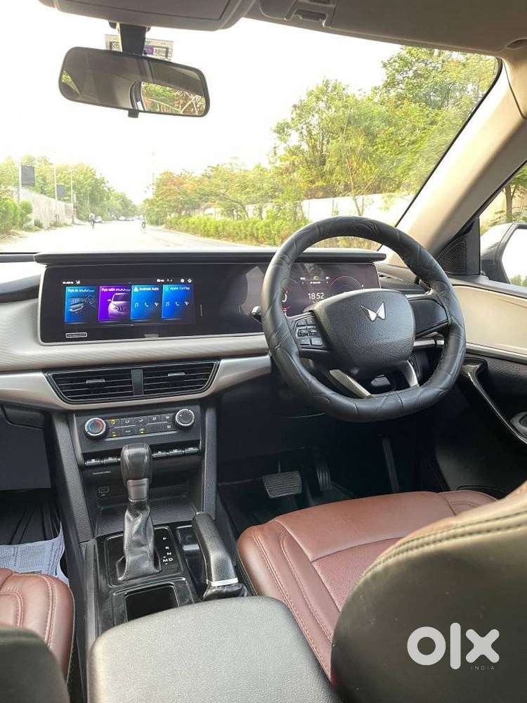 Mahindra Xuv700 2.2 Ax 5 Diesel At 7 Str, 2022, Diesel