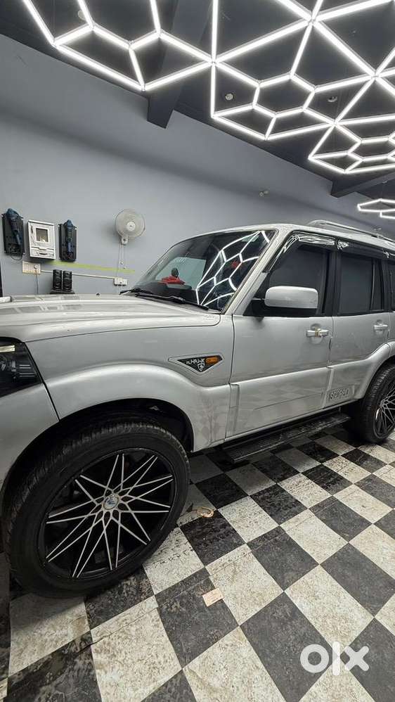 Mahindra Scorpio Classic S10 2016