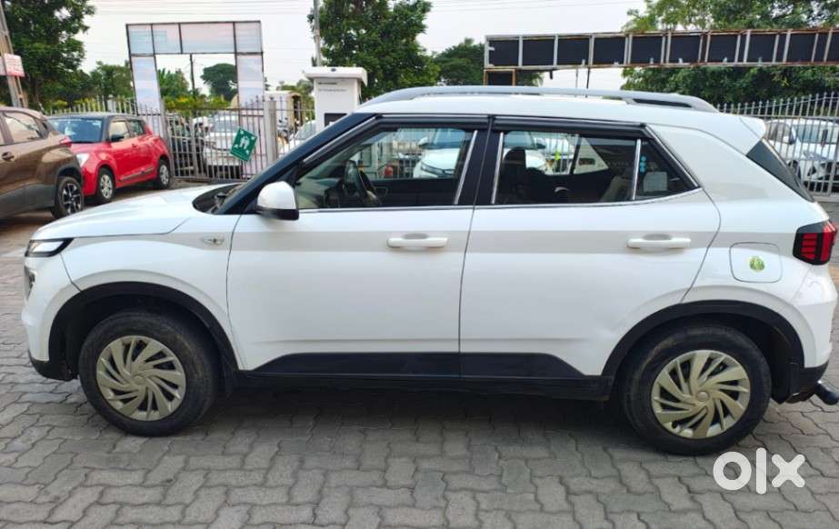 Hyundai Venue, 2023, Petrol