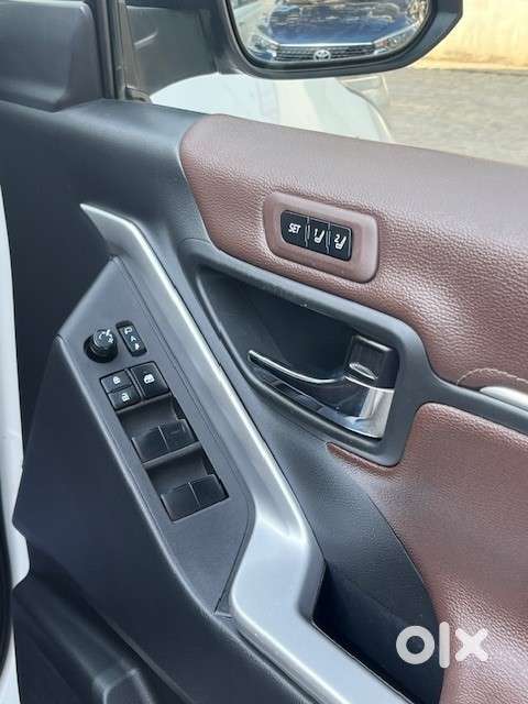 Toyota Innova Hycross 2.0 Zx (o) Hybrid 7 Str, 2023, Petrol