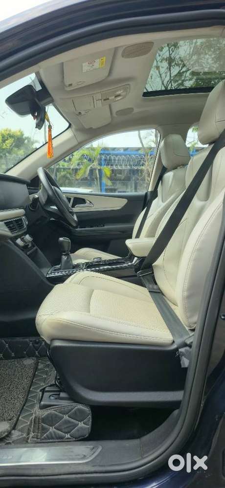 Mahindra Xuv700 2.2 Ax 7 Diesel Mt Luxury Pack Str, 2022, Diesel