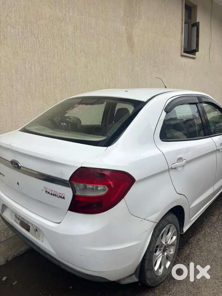 Ford Aspire Titatinium Blu 2017