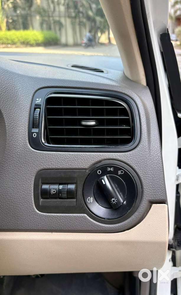 Volkswagen Vento 2010-2013 Petrol Trendline, 2011, Petrol