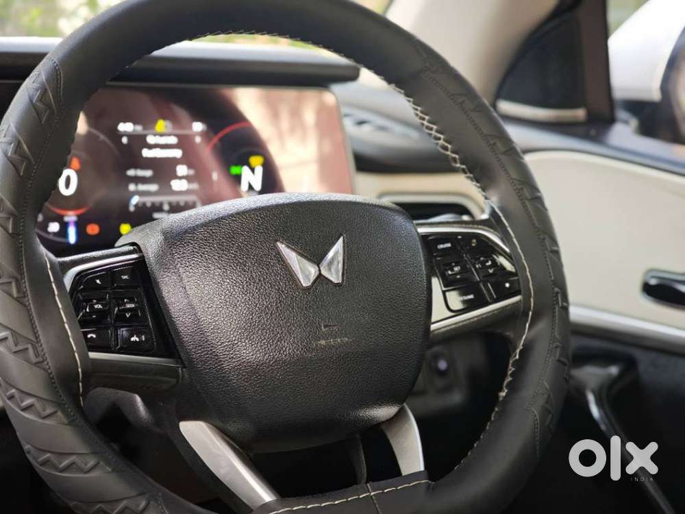 Mahindra Xuv700 2.2 Ax 7 Diesel Mt Luxury Pack Str, 2023, Diesel