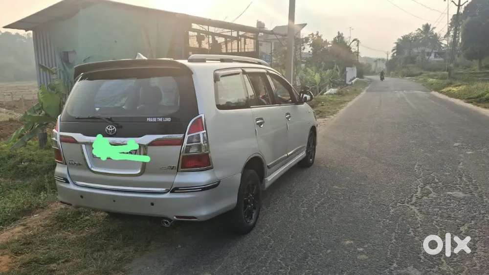 Toyota Innova Diesel 2011 2.5 V 7 Str