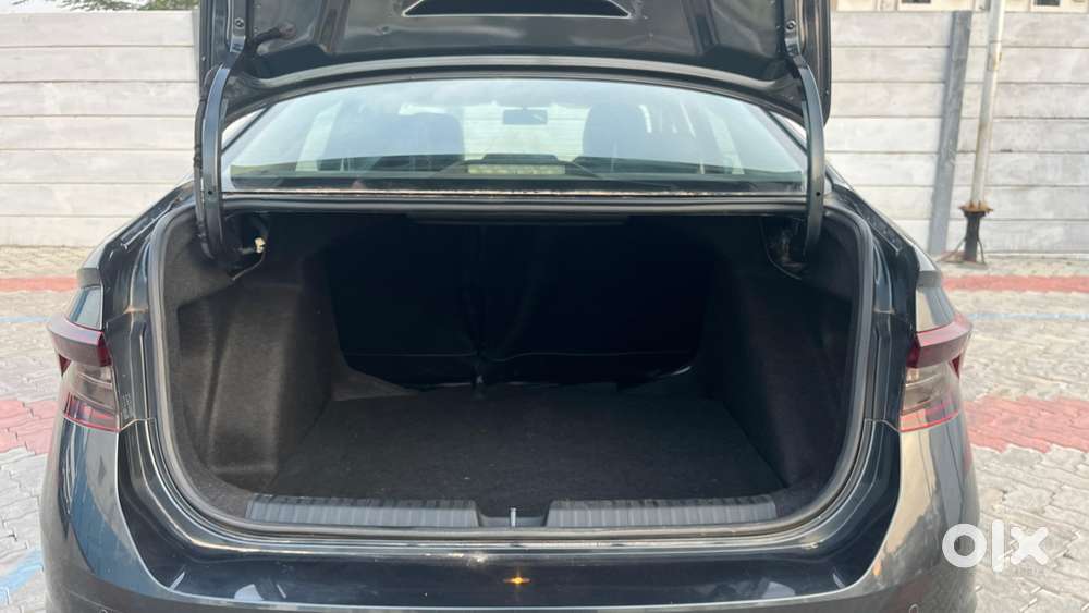 Skoda Slavia Ambition 1.5l Tsi Mt, 2023, Petrol