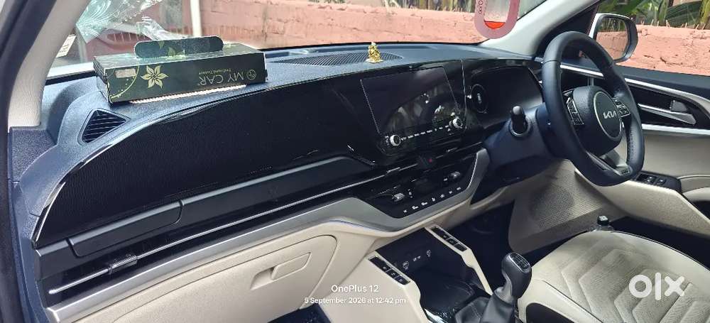Kia Carens 1.5 Luxury Plus 2024