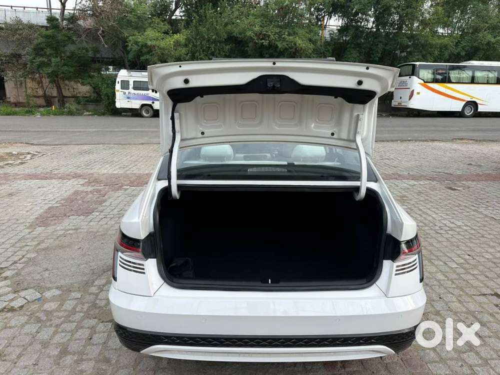 Hyundai Verna Sx 1.5 Petrol Ivt, 2023, Petrol