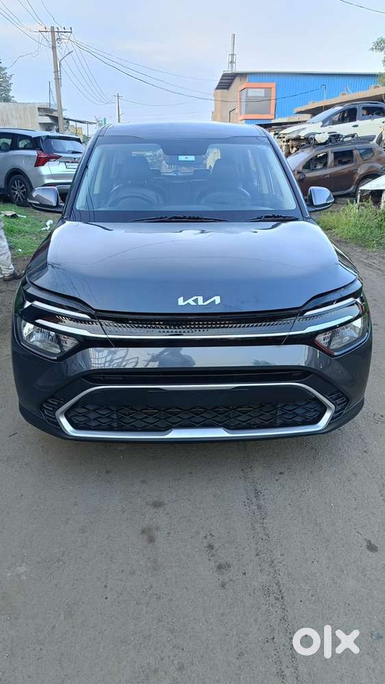 Kia Carens 2024 Petrol Well Maintained