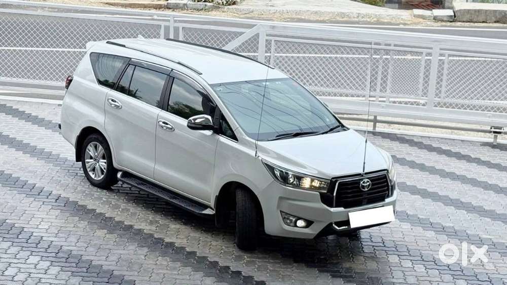 Toyota Innova Crysta, 2016