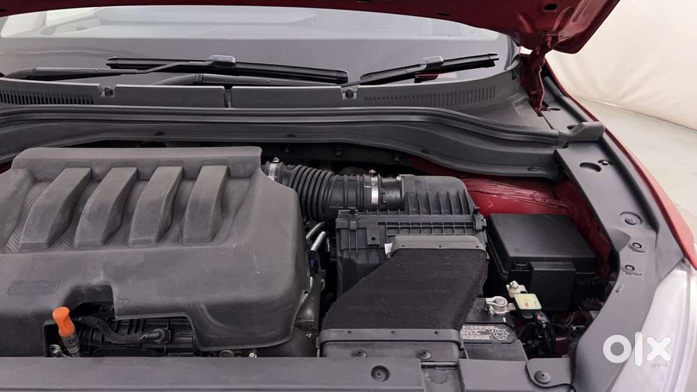 Mahindra Xuv700 2.0 Ax 3 Petrol At 5 Str, 2022, Petrol