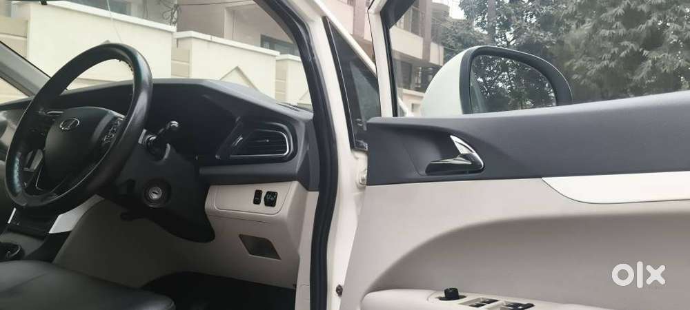Mahindra Marazzo M8, 2019, Diesel