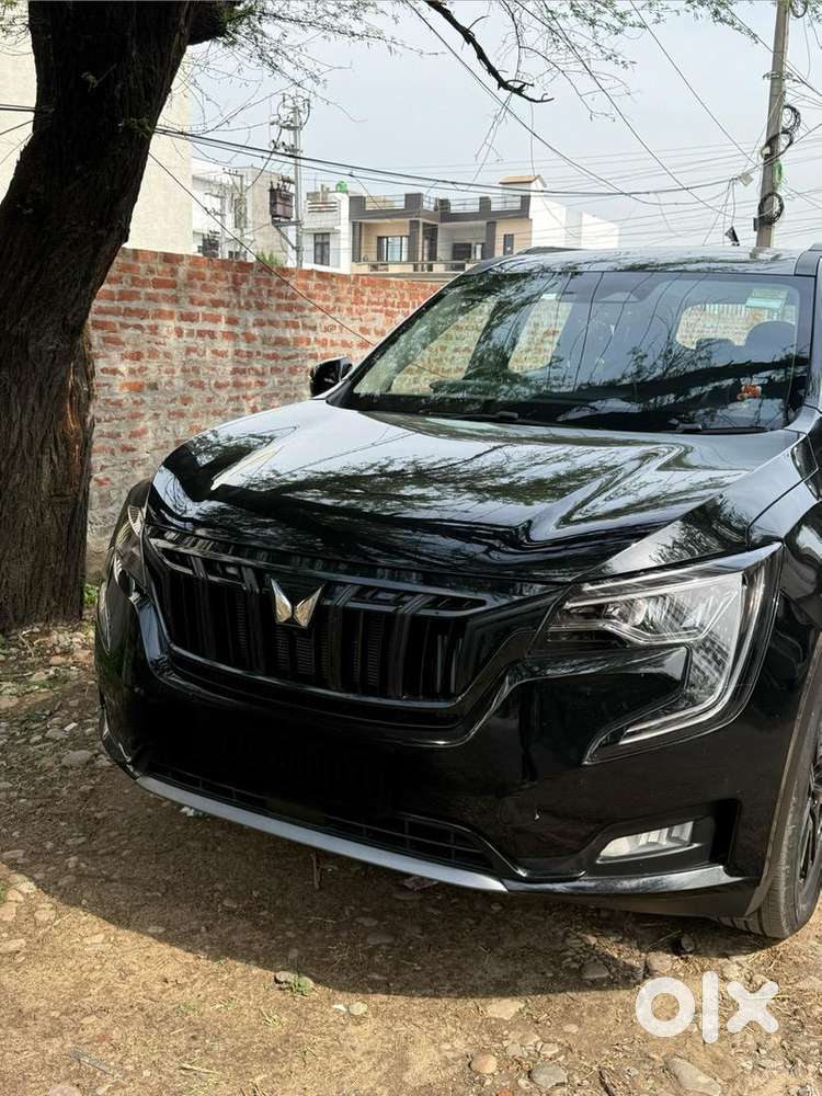 Mahindra Xuv700 2025 Diesel Well Maintained
