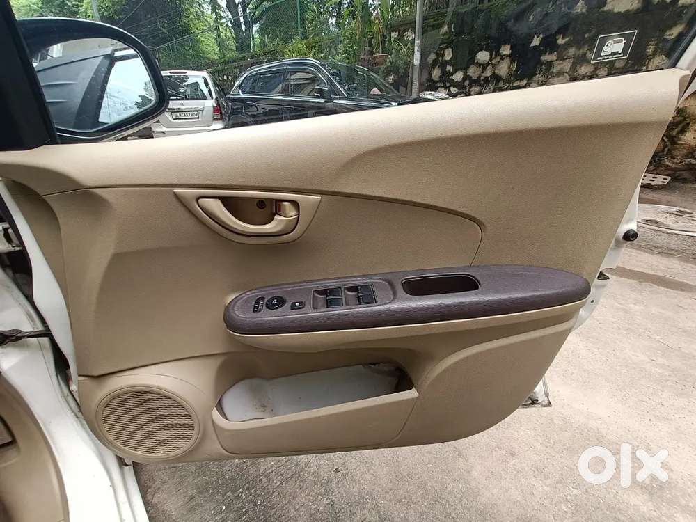 Honda Brio 2013 Petrol White