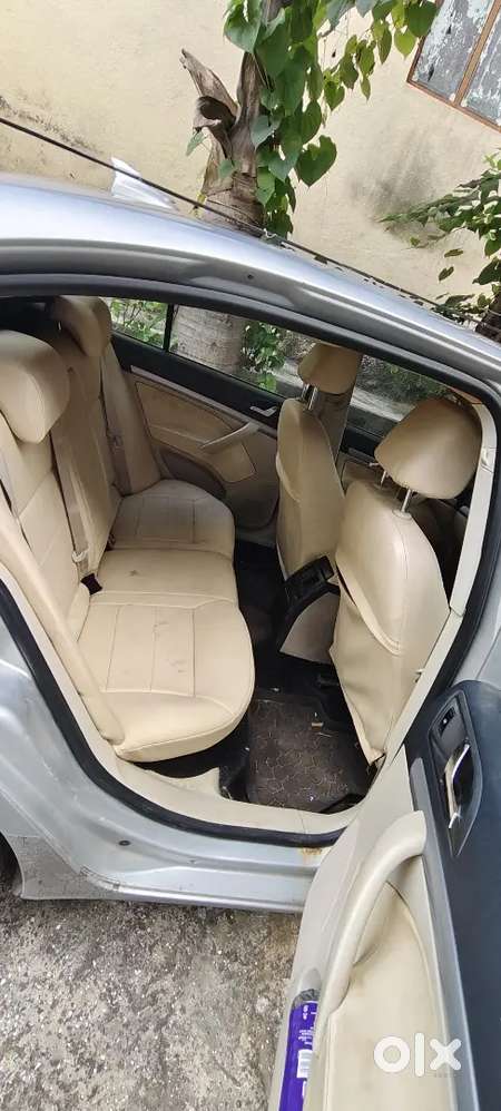 Skoda Laura Elegance 2013 Diesel New Battery New Tyr Insurance Chalu