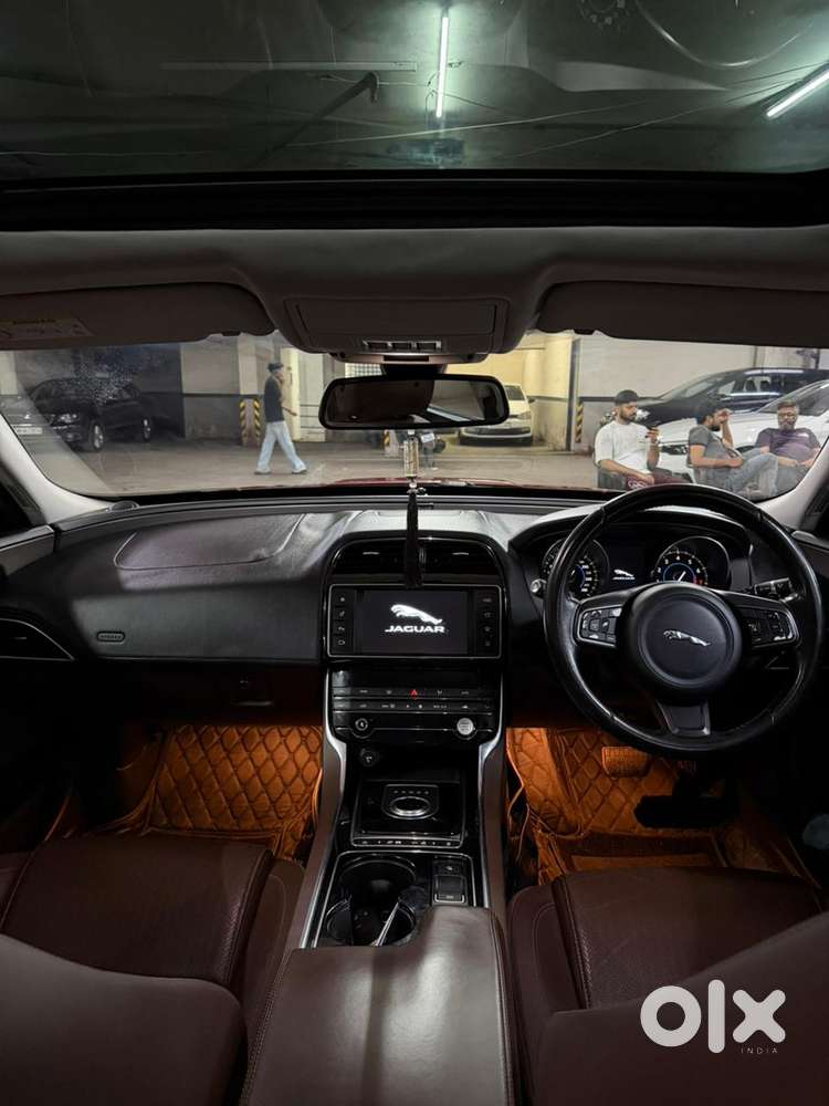 Jaguar Xe Portfolio, 2017, Petrol