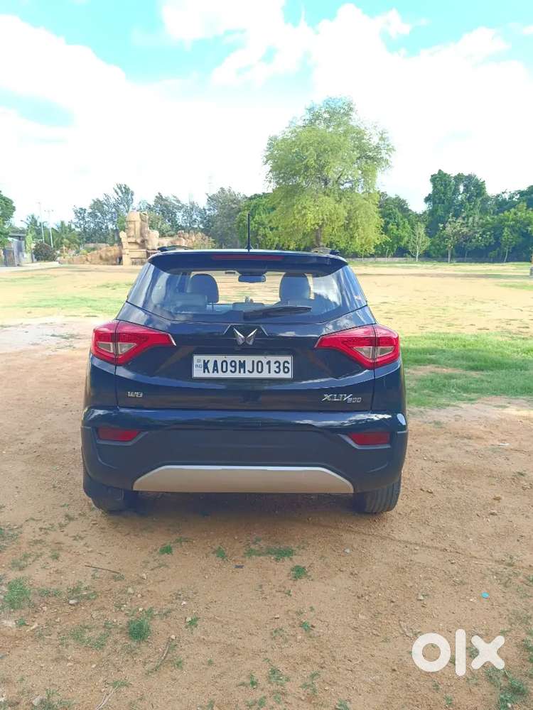 Mahindra Xuv300 W8 (op) Petrol  2023 Showroom History